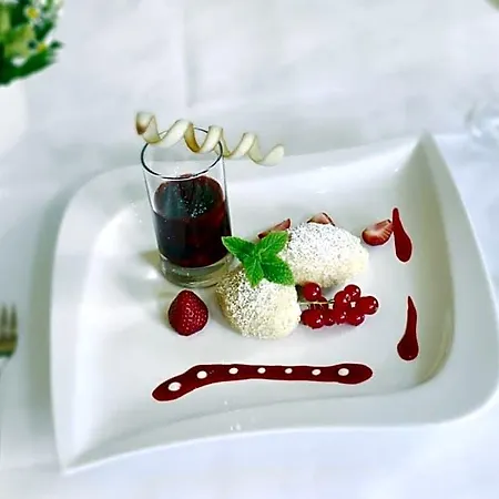 Alpenhotel Tirol מלון