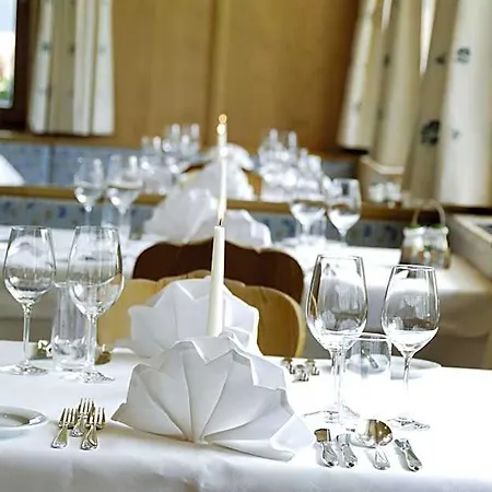 Alpenhotel Tirol מלון