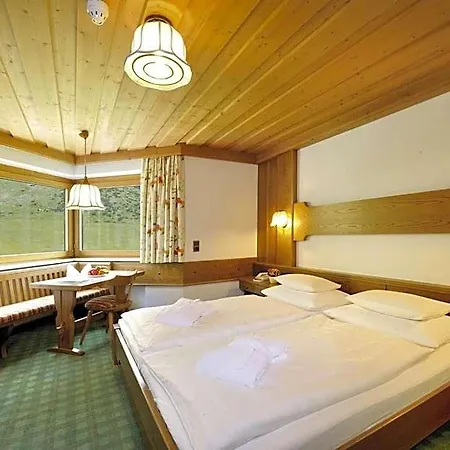 Alpenhotel Tirol מלון גלטור