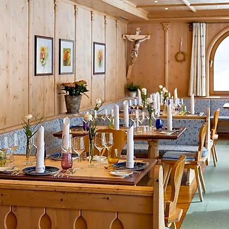 Alpenhotel Tirol מלון