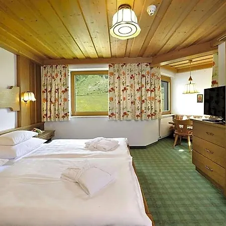 מלון Alpenhotel Tirol