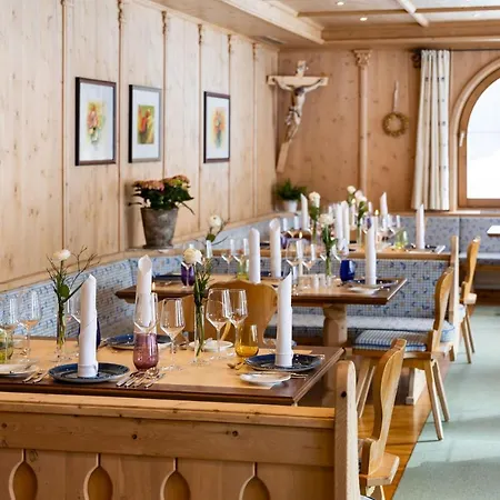 호텔 Alpenhotel Tirol 4*