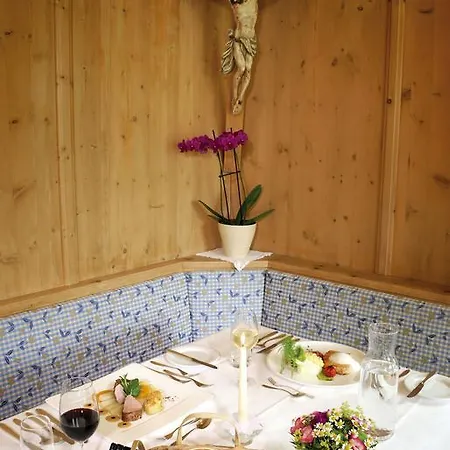 Alpenhotel Tirol Hotel 4*