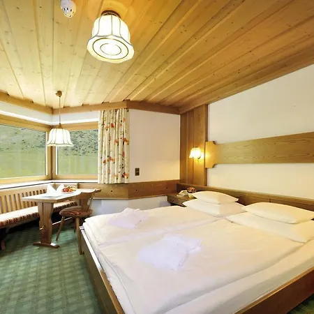 Alpenhotel Tirol فندق